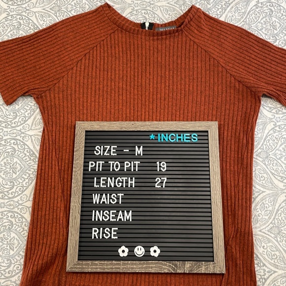 ❗️Last Chance❗️ SUZY SHIER Ribbed Tee - Picture 2 of 6